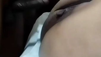 大屁股的熟女在她的阴...