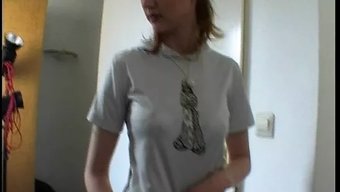 少女(18+)在镜头...
