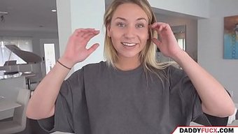 可爱的继父勾引女儿剃...