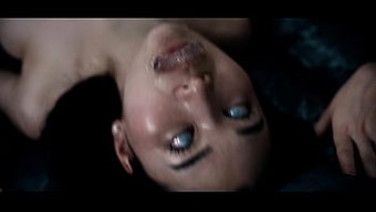 三个女孩在bdsm三...
