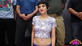 18+少女被大鸡巴操