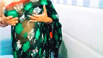 亚洲宝贝在公共场合撒尿