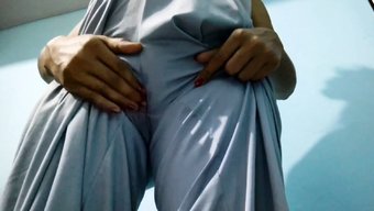 印度阿姨的乳头被玩弄...