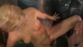 大奶子里大量射精