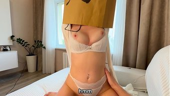 鬼妹万圣节帮男人解决...