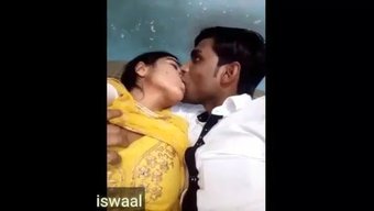 大胸部的宝贝被一群男人支配