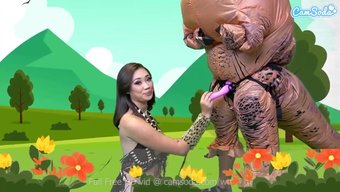 亚洲美女在热辣的独奏...