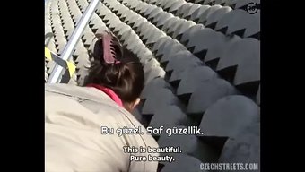 18岁的土耳其美女被...