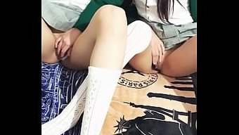 两个年轻的墨西哥女孩...