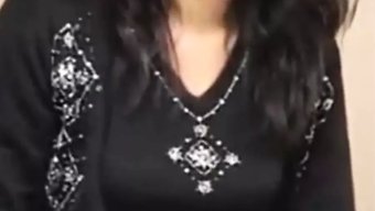 日本熟女的第一次口交和手淫