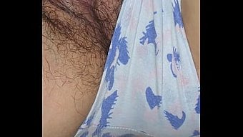 黑色湿润的拳交和紧绷...