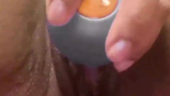 业余女孩用假阳具享受...