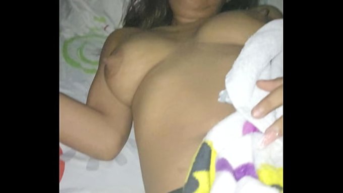 Alejandro Camacho和一个奶大妞激情做爱