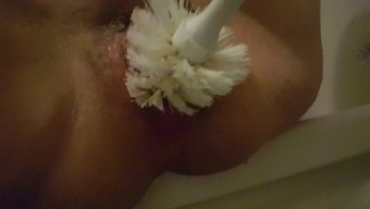 大屁股的熟女接受了粗...