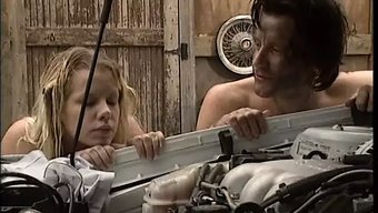 18+的少女被一个兴...
