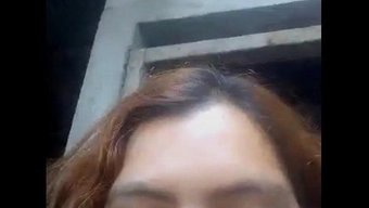 成熟的秘鲁妈妈们在b...