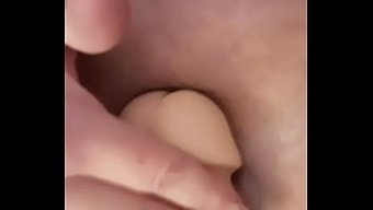 用假阳具玩后阴茎释放