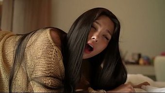 极品亚洲骚货先被挑逗...