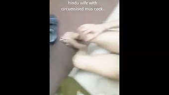 印度老板和秘书在他的...