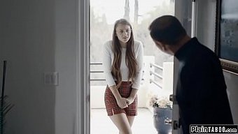 少女邻居享受牧师的肛交快感