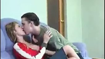 18+妈妈和继子享受...