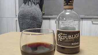 业余妻子被她最好的朋...