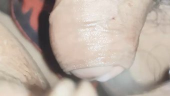阿姨被一个年轻的小伙...