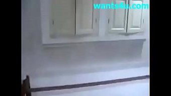 印度女友的大奶子被操