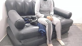 印度女友的紧身阴道在...