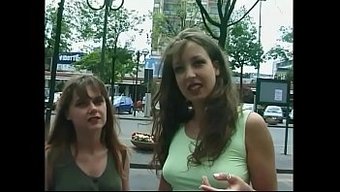 大屁股的熟女在嘴里和...