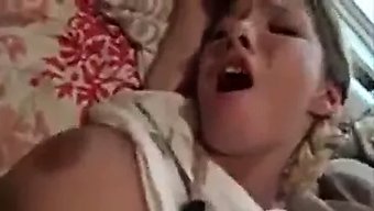 性欲旺盛的少女被爸爸...