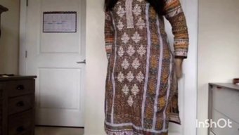 印度少女的大阴蒂和乳头展示