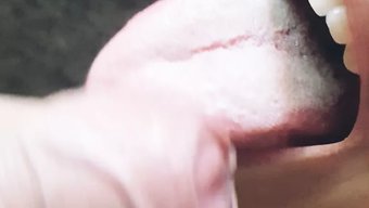 好女孩得到了很好的口...