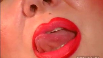 高贵的英国女人被大鸡...