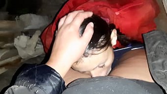 女同性恋幻想女孩在倾...