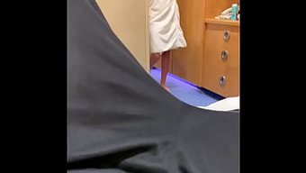 小胸部和大鸡巴:18...