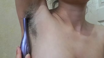 胸部丰满的18岁少女...
