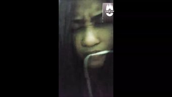 大屁股的亚洲少女自慰并射精