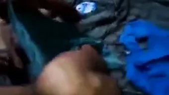 印度妻子在热辣的会话...