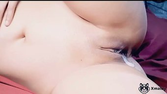 18+亚洲少女的特写...