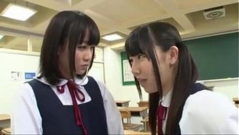 日本女同性恋在学生妹...