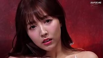 日本美女在热辣的邂逅中惊艳