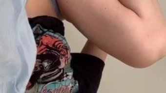 欧洲女孩拥有完美的胸部