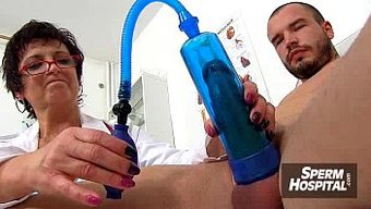 成熟的捷克熟女穿着丝...