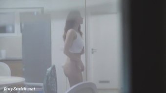 妈妈被抓到拍女儿的大...