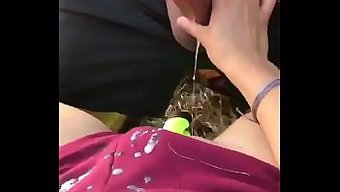 男人在摄像机前和女友...