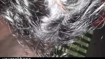 小胸业余爱好者自慰和口交