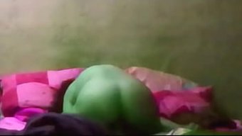 Sandra在肛交中...