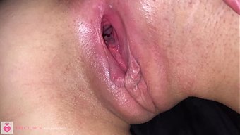 一个嫩妹,小穴洞大,...