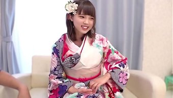 娇小的20岁g罩杯小...